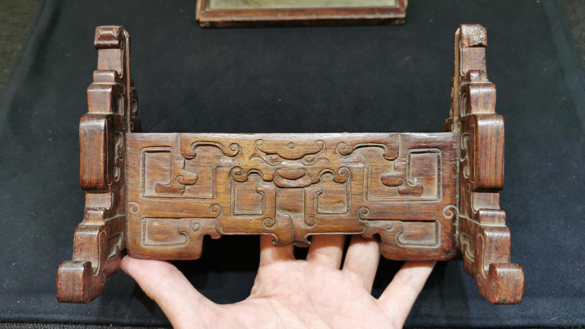 星月菩提|模棱两可难确定，黄花梨兽面纹小座屏终流拍