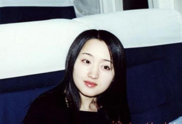 与富豪男友相恋三年无果, 退出歌坛十年, 杨钰莹如今过得怎样?