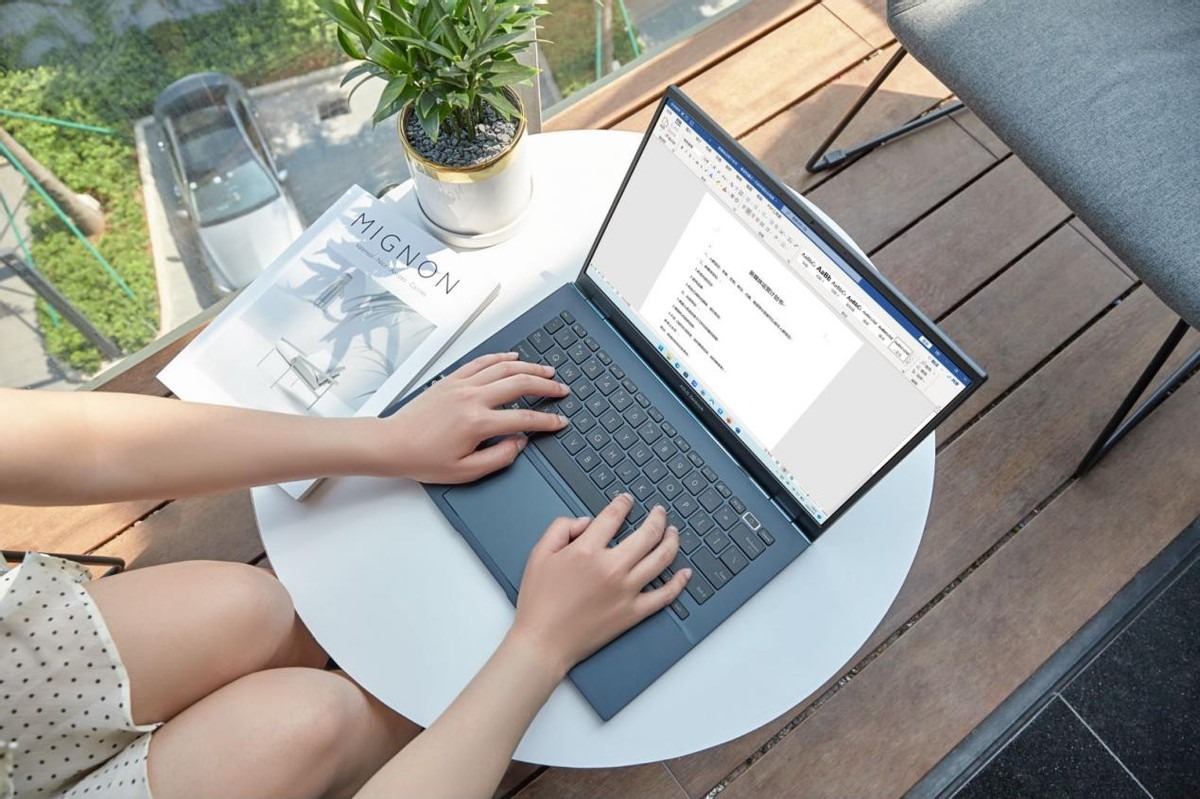 |12代酷睿+华硕好屏,灵耀14 2022水墨蓝带你驰骋职场