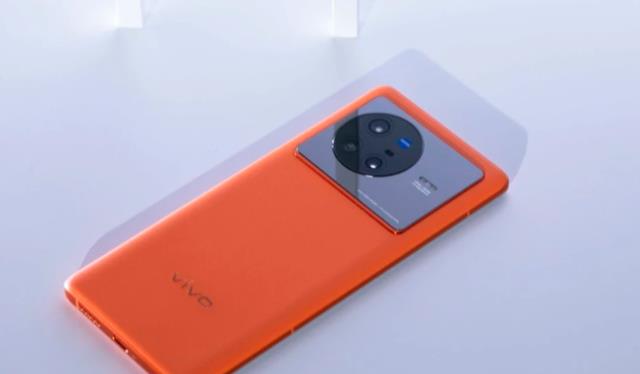 相机|延续VivoX80传奇，VivoX90再次突破，屏下相机+超强三摄