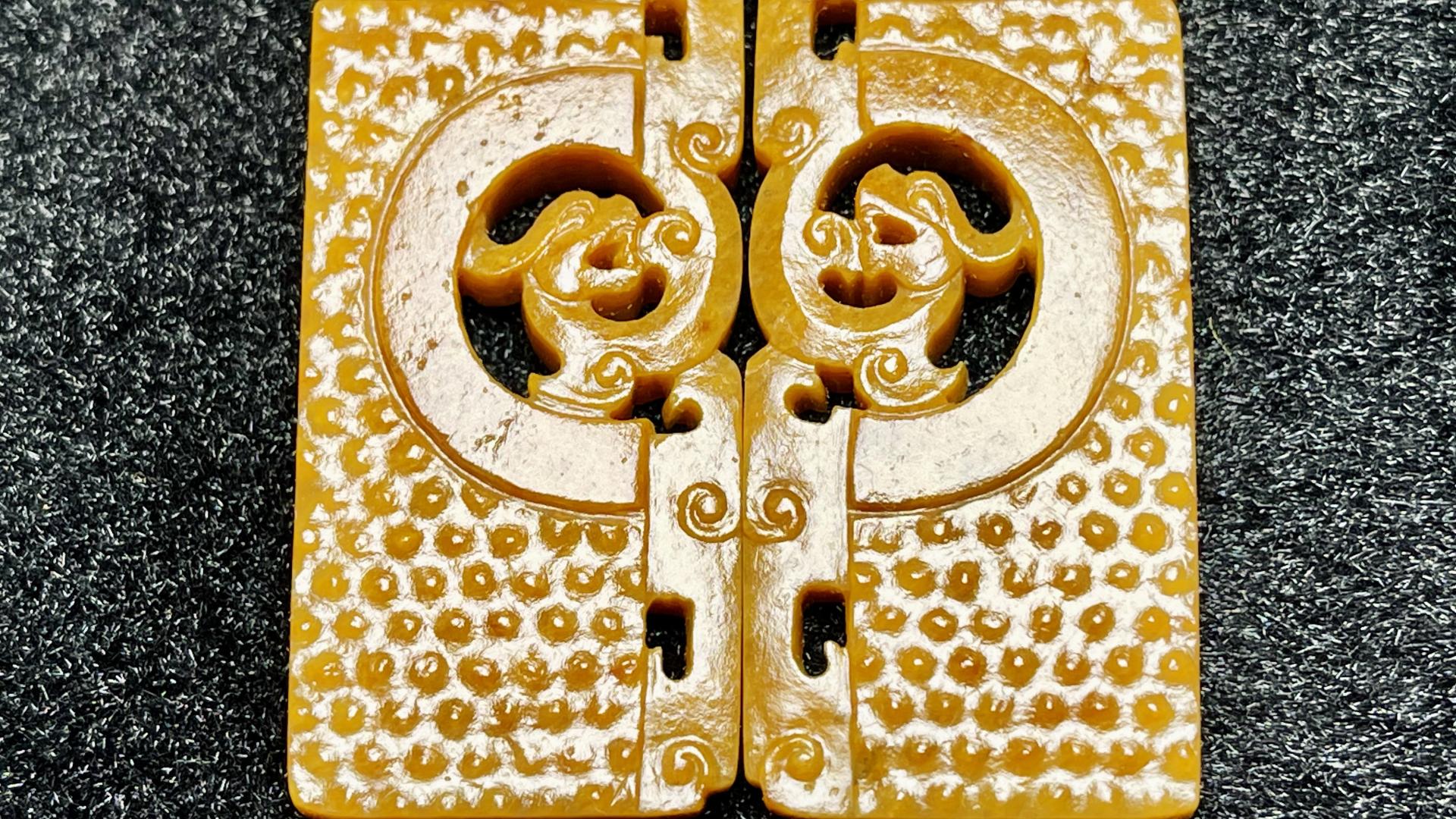 雕刻|留皮不留玉？和田籽料“龙凤牌”！