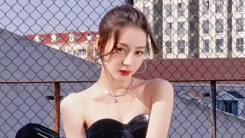 迪丽热巴|迪丽热巴真是颜值天花板，任何风格都能驾驭，你喜欢她吗？