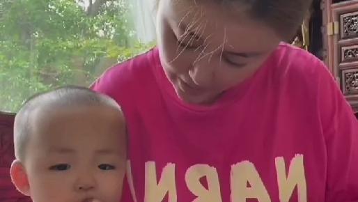 乡村爱情|唏嘘！娇娇直播卖茶叶，让2岁女儿喝银针茶，专家：儿童不宜喝茶