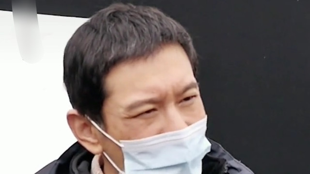 黄晓明|黄晓明被曝与叶珂恋情后首现身，素面朝天满脸皱纹，头发白了不少