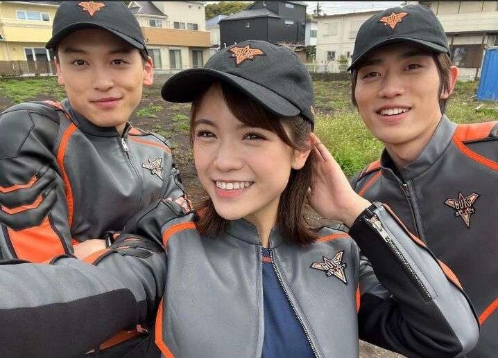 戴卡奥特曼|《戴卡奥特曼》三人组，形成最萌身高差，女主调侃自己太矮！