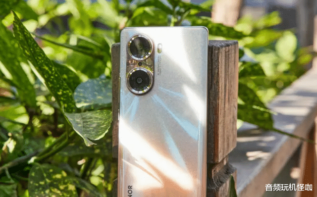 |买手机不要盲目跟风,尤其是买新不买旧,简直是非常误人