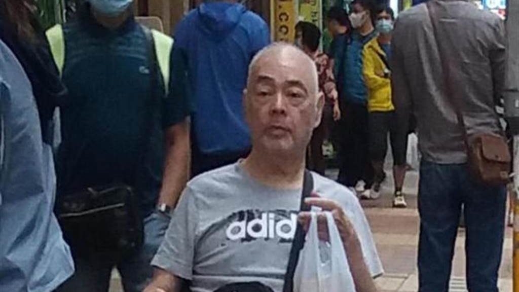 张伟文|69岁港星张伟文在养老院自残，用头撞墙猛拍床板，随意抛物被投诉