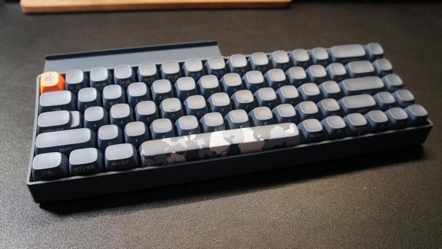机器人|可柔可刚-洛斐“小翘”暗夜黑机械键盘-慢漫蔓MAN测评