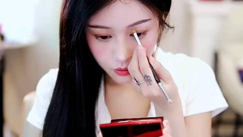 黑粉|你都克走多少大哥了，兰梦莎被嘲讽“克夫”，爆粗口怒斥黑粉