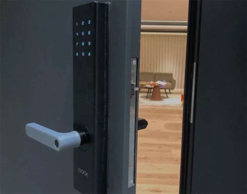 智商税|指纹锁是“神器”还是智商税?家里用了1年左右,谈谈真实感受