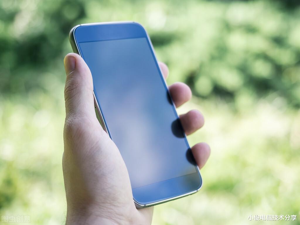 |手机屏幕脏了，不要胡乱擦，教你2招，屏幕不沾灰还不留手指印