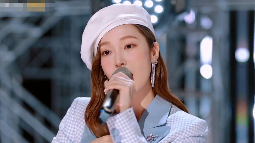 谢娜|《浪姐3》怼脸镜头，躲过了郑秀妍跟张天爱，却被黄奕给惊艳到了