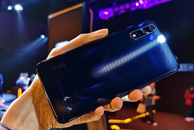 电池|618来临！内行人告诉你：这三款中端机，为什么值得买？