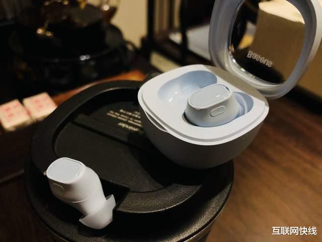 评测|男女同款，可盐可甜的倍思TWS太空舱蓝牙耳机