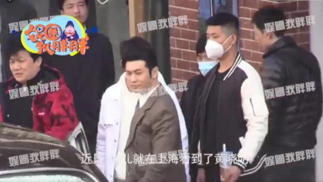 黄晓明|各自安好！黄晓明baby同时现身剧组，男帅女靓受期待