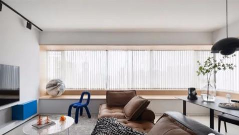 110㎡旧房改造，蓝色做为主题色，赋予了空间灵动艺术的气息