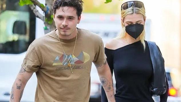 纽约|贝克汉姆长子与妻子纽约夜游，当街搂腰亲吻，妮可拉身高不如大布