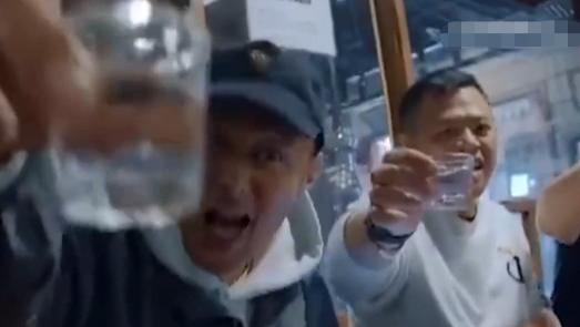 余文乐|41岁余文乐身体亮红灯，眼睛发红黑眼圈重，自曝看东西很模糊