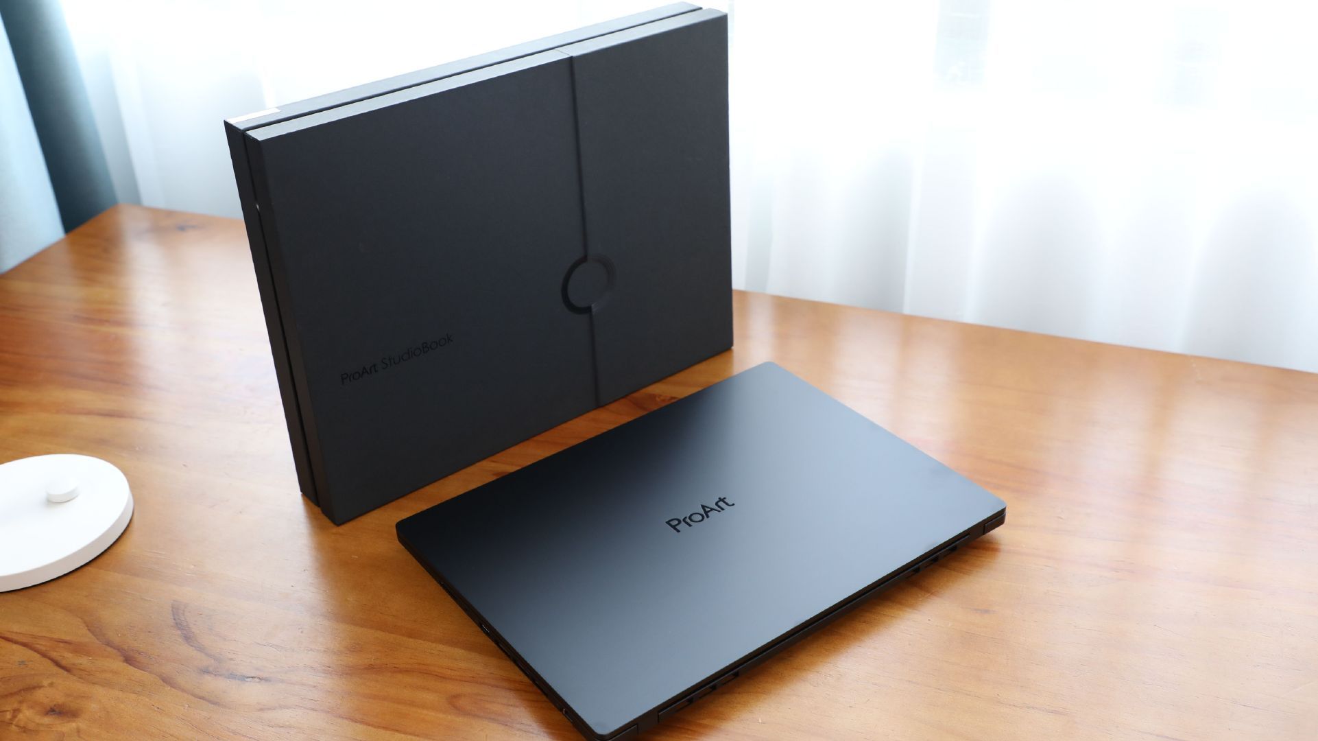 |创作生产力笔记本，这届MacBook“挤牙膏”，华硕创16或许更适合