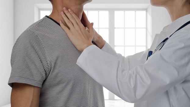 肝脏|50岁男子长期手抖，确诊甲状腺癌，医生：糊涂！这1物怎能天天吃