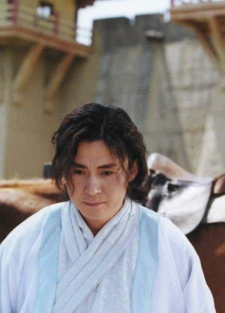 剑晨|宛若晨曦、光而不烈,英雄剑的传人。───剑晨