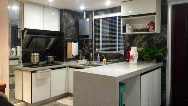 老公硬要用“麻绳”做扶手，主卫全透明，地板铺水泥！谁见过？