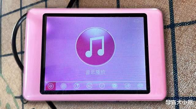 全面屏|长得像全面屏手机的播放器,二手蓝魔Q19体验,粉红色外壳很亮眼