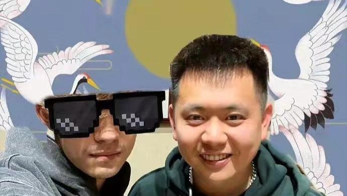 易烊千玺|22岁易烊千玺又有新电影！导演魏书钧晒合照半官宣，新片叫白鹤亮翅