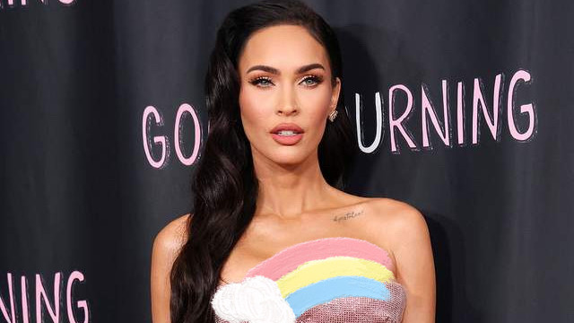 梅根·福克斯|35岁梅根福克斯闪耀红毯, \狐狸眼\勾魂摄魄, 锁骨纹身让人想多看几眼