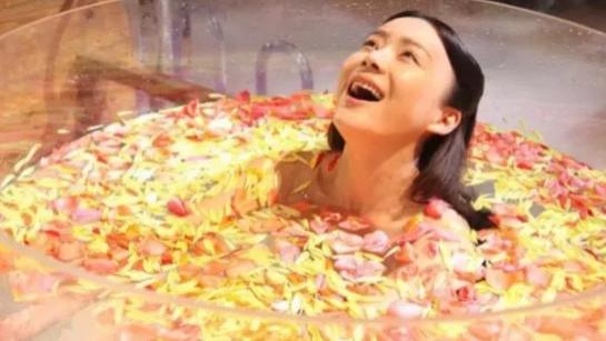 袁姗姗|33岁袁姗姗被困疫区，穿露脐装在家中玩“悬空倒挂”！大晒s身材