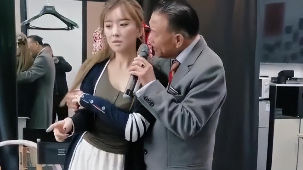 江华|过气的港星内地捞金成“万人嫌”，直播拍烂片，身材走形被嘲像怀孕