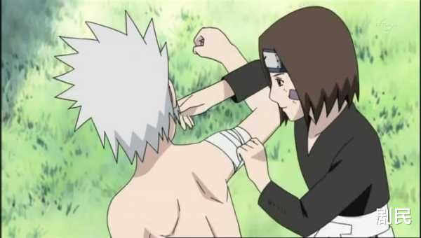 |卡卡西为何要斜戴护额遮住写轮眼?