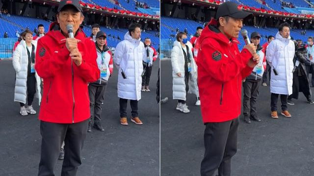 张艺谋|张艺谋给残奥运动员加油！说话洪亮身形消瘦，被众人围绕气场十足