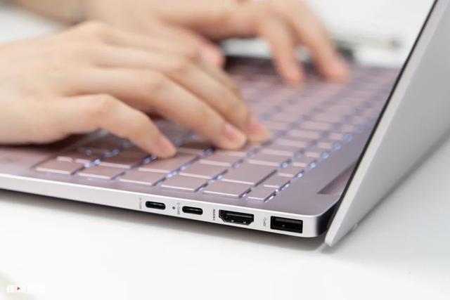 OLED|这样一台,出得了厅堂下得了厨房的本本,试问谁不爱呢