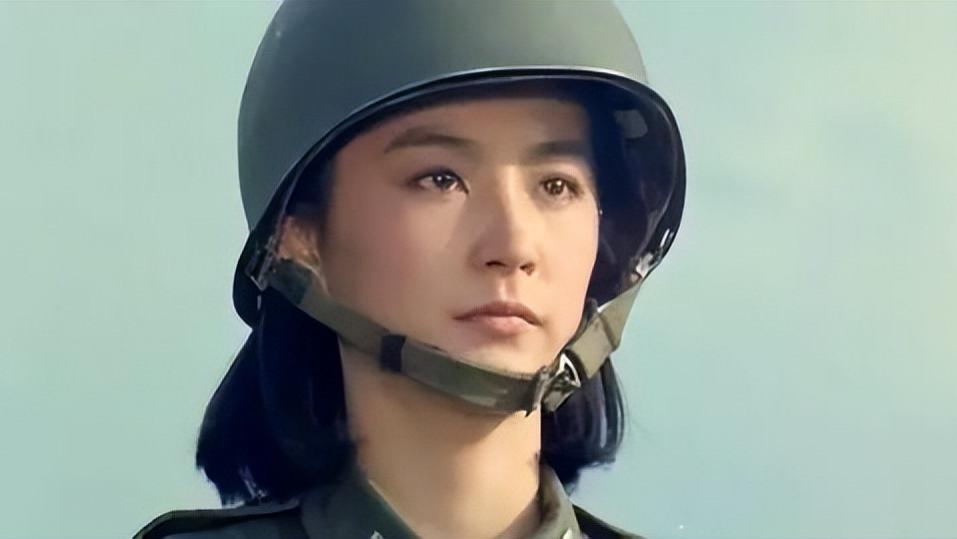 军人|这23位女明星军装照，展现出女军人的风采，看看谁才符合你心中的女军人形象