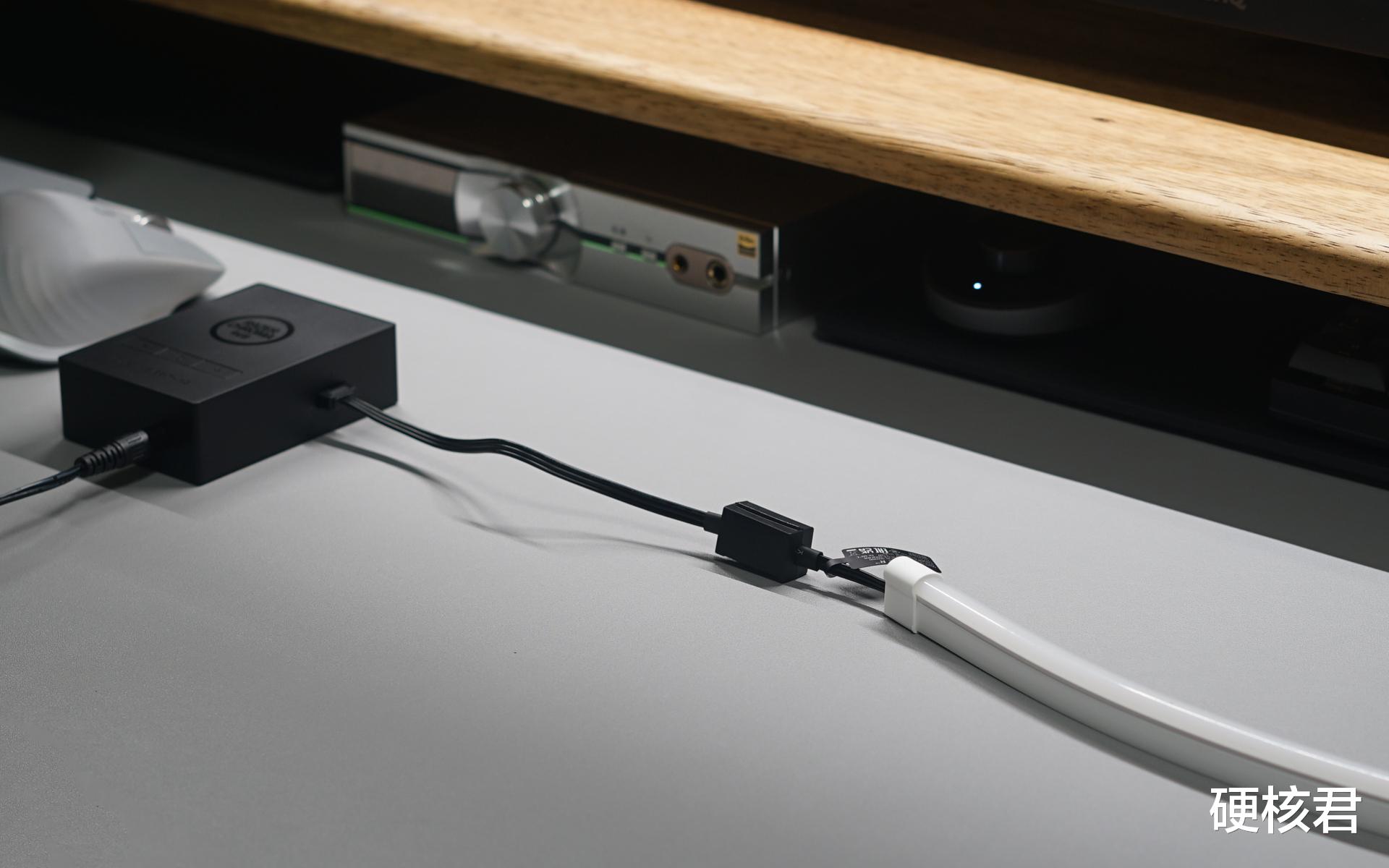 雷蛇|桌搭必备，RGB氛围感拉满！雷蛇Chroma幻彩灯带体验！