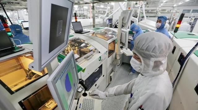 苹果|俄方自主研发“光刻机”技术，对我国有何影响？从业人员说出看法