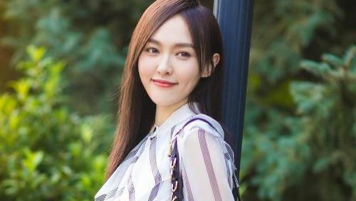 唐嫣|唐嫣的幸福真的要溢出来了，出席活动满满幸福，脸上挂满了笑容