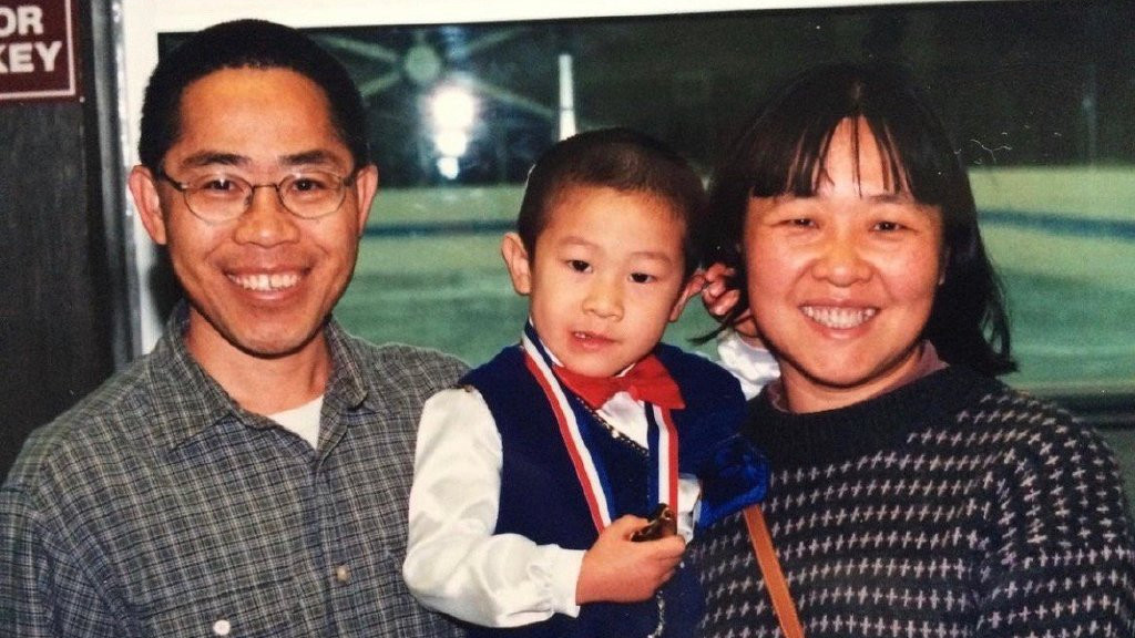 陈巍|温馨！华裔冬奥冠军晒童年全家福，中国父母将五个儿女全培养成精英