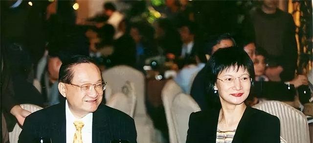 朱玫:23年的婚姻败给23岁小三,儿子自杀后,狠心让小三终生不育