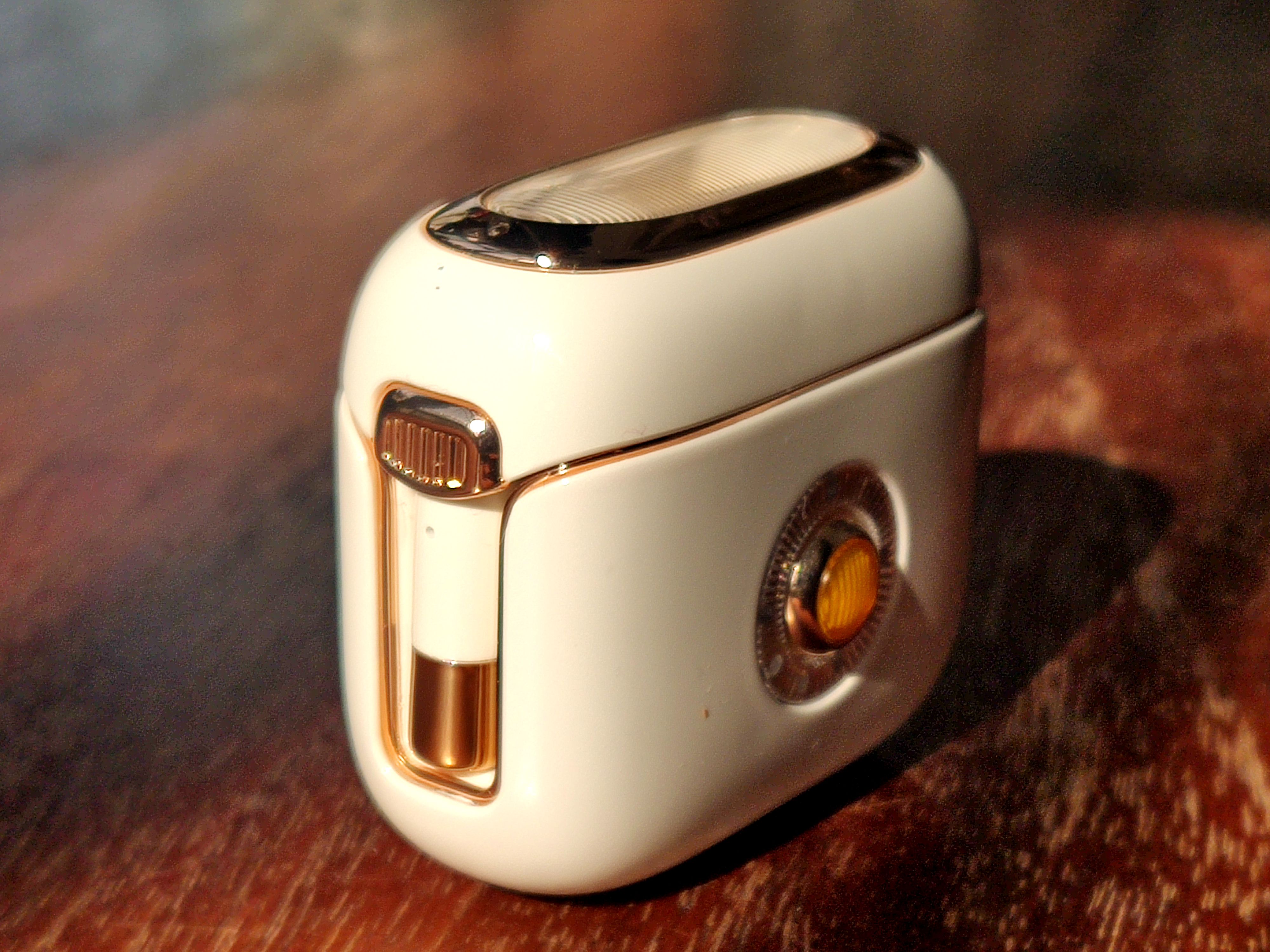 手柄|颜如玉，质如钢，价如白菜：体验深海之声X3蓝牙耳机