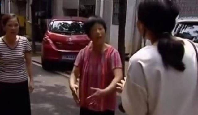 怀孕一个月后被赶出家门，婆家全小区都讨厌她，丈夫：我宁愿坐牢