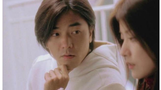 郑伊健|54岁郑伊健拍新戏，颜值状态被指“美人迟暮”，一头长发多年未变