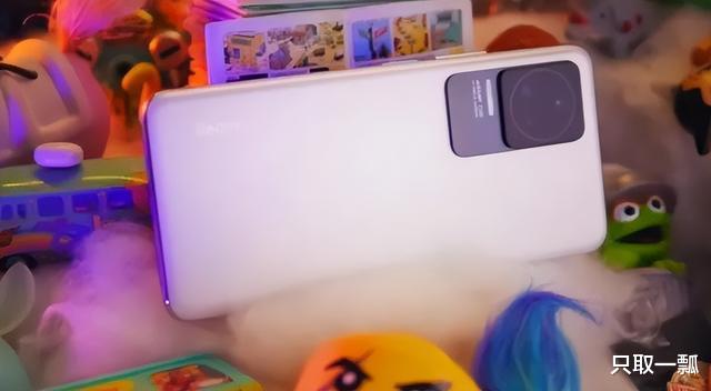 高通骁龙|2K直屏+256GB+5500mAh+OIS防抖，现已跌至2399元