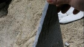 师傅抱怨，这是他铺过质量最差的瓷砖！原来是业主不听话