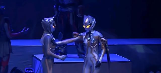 舞台剧|特利迦舞台剧第四场：两代黑暗巨人展开大战，赛迦被小金牛击退？