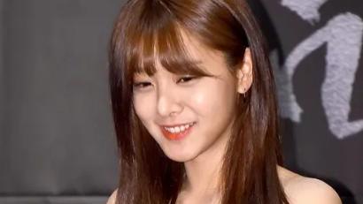 社内相亲|高冷与温柔并存～《社内相亲》薛仁雅近照长发飘飘，灿烂笑容太迷人