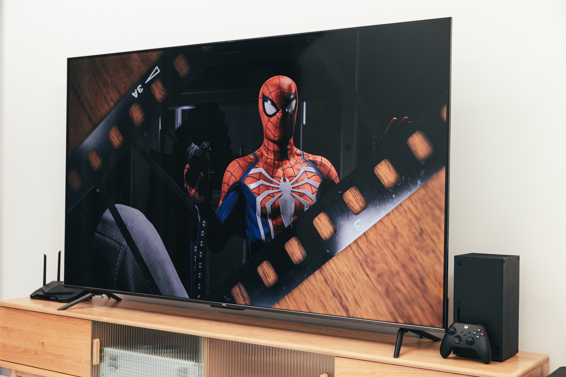 |内卷王者,用75吋4K144Hz电视打游戏是什么体验?TCL 75T7E开箱