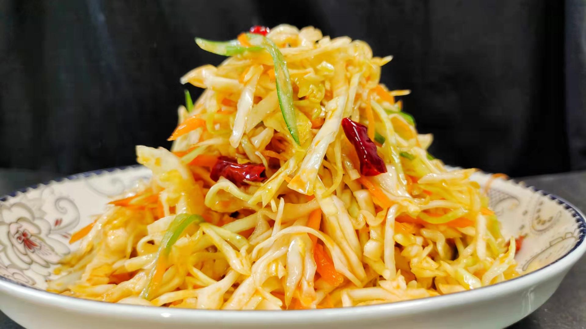 包菜|春天，碰到此菜敞开吃，天然叶酸高，抗氧化驻容颜，凉拌吃最美味