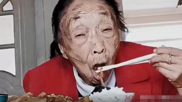 李玉成|李玉成为爱妻包粽子，85岁马玉琴为何不愿吃？看到丈夫评价就懂了